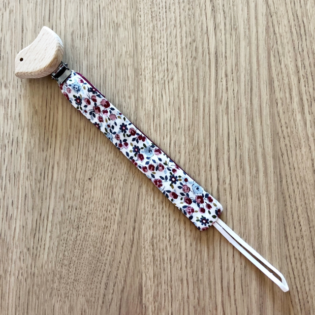 Attache tétine