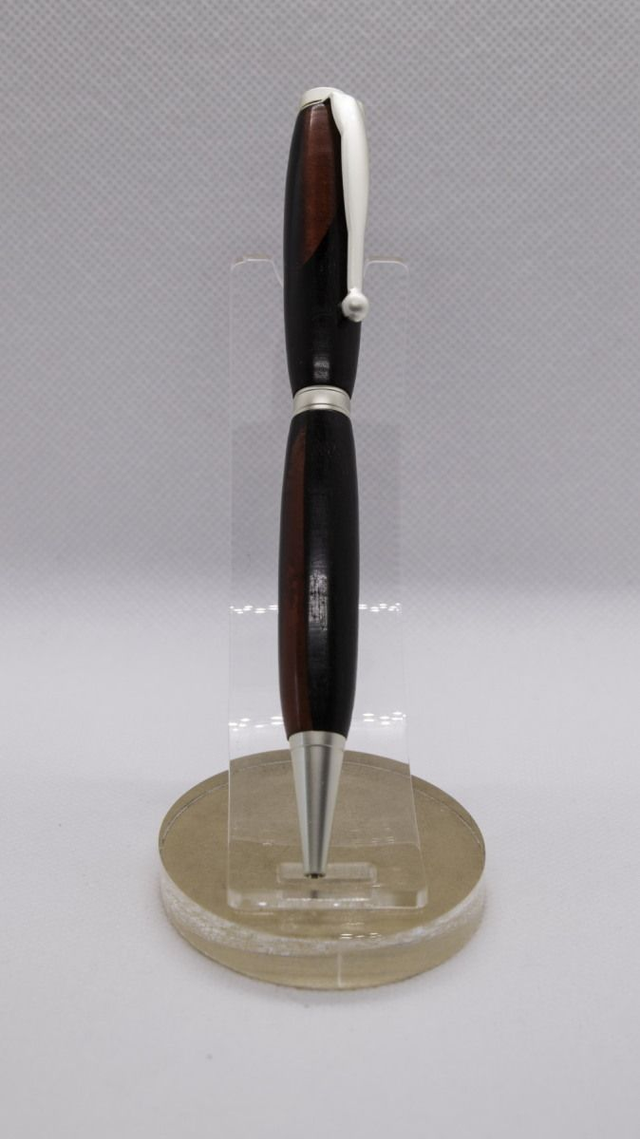 Stylo bille noir en Ebène du Congo et résine rouge