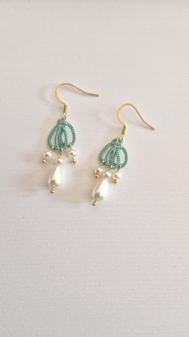 Boucles d'oreille en dentelle Bénédicte, perles nacrées