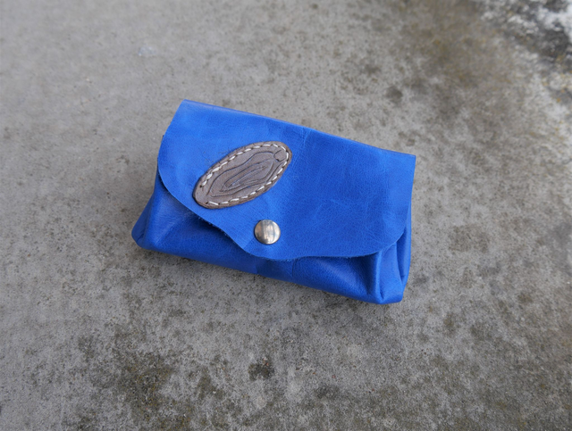 Portemonnaie triple poche bleu et vulve argentée