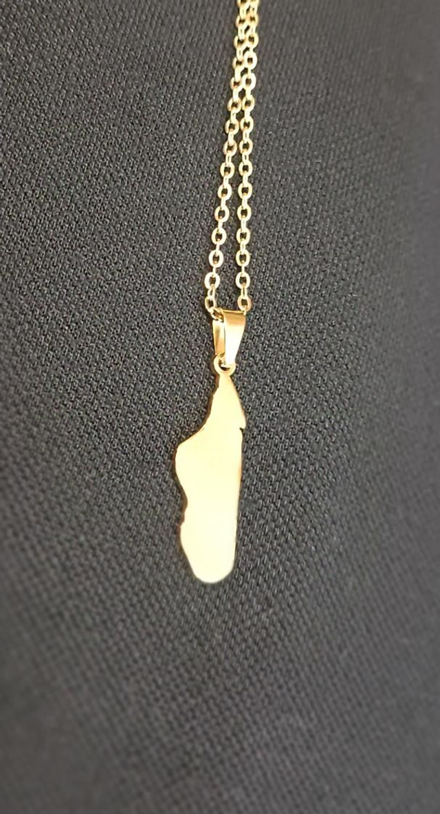 Collier carte plaque Madagascar 