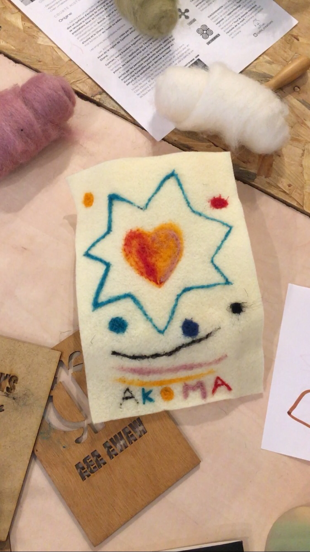 Feutre à l’aiguille autour des Adinkra 