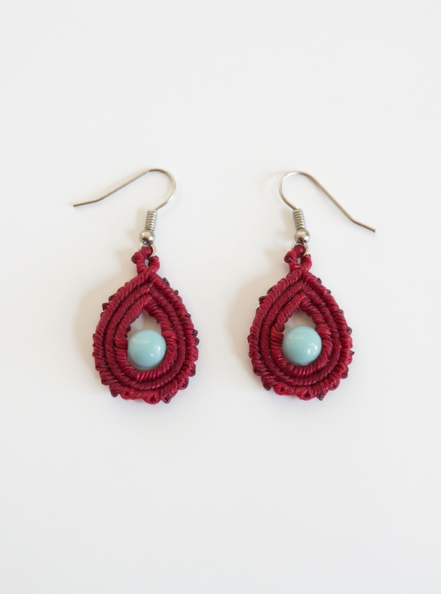 Boucles d’oreille goutte en micro-macramé