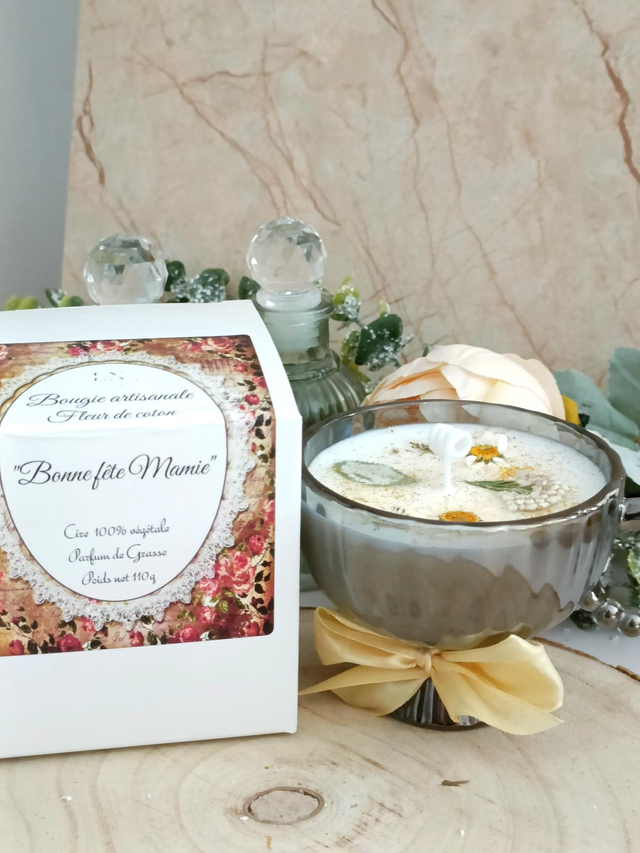 Bougie parfumée "tasse à thé" Bonne fête Mamie   