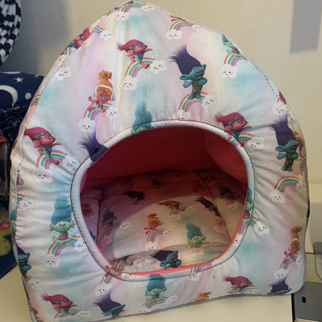 Cozy sleep hut trolls 