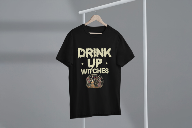 Drink Up Witches, Halloween Fun, Humor Wine Celebration. Trinken Sie Hexen, Halloween-Spaß, Humor-Weinfeier
