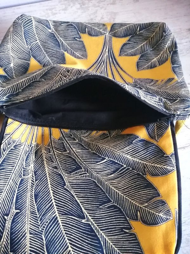 Sac upcyclé l'arbre du voyageur et ses accessoires