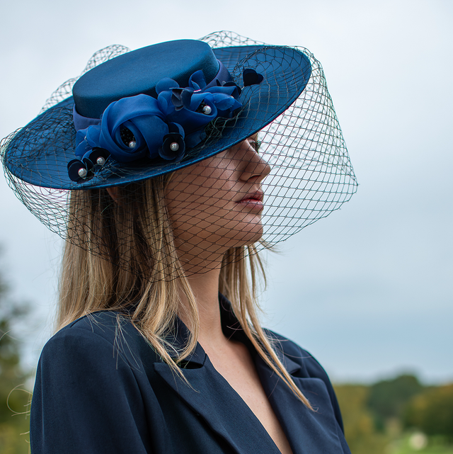 chapeau d’église à couronne plate