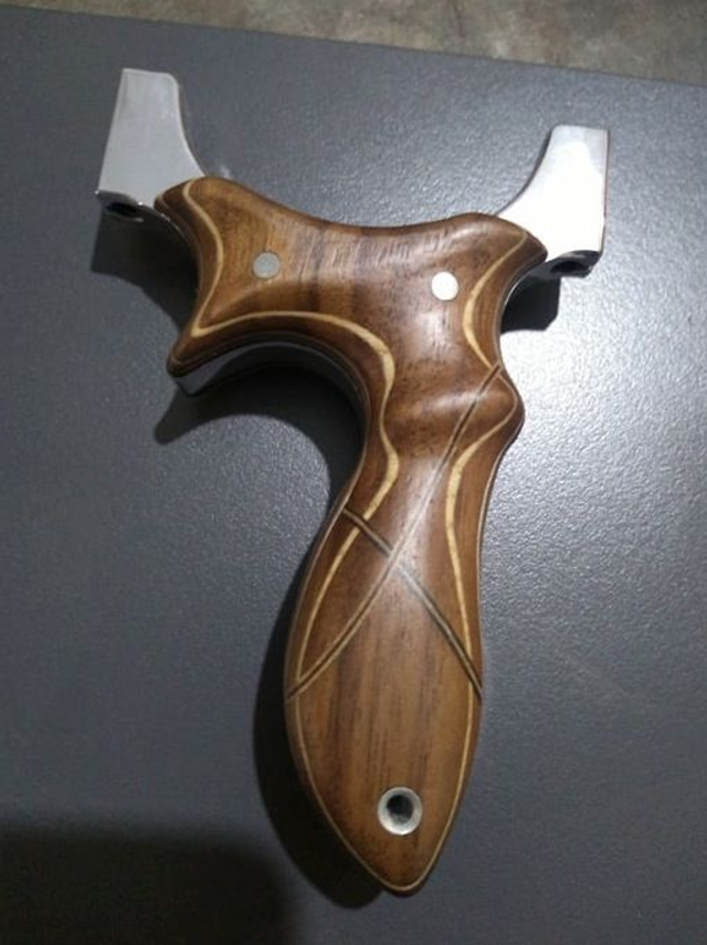 11-05 Lance Pierre Compétition artisanal Sinisa Batic TTF main gauche - (2 bandes)