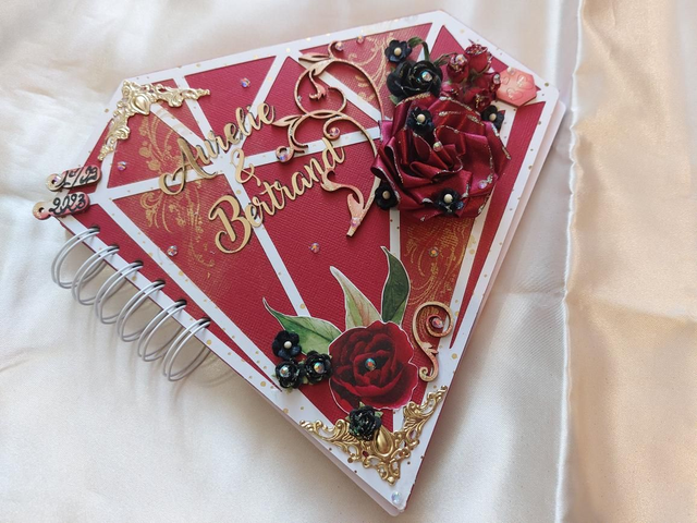 Livre d&#039;or forme diamant personnalisé