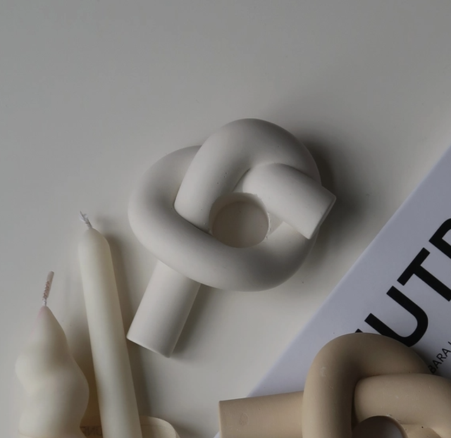 JEUNE - knot candlestick holder - white