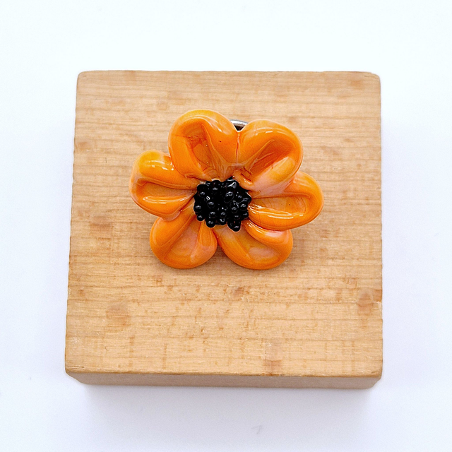 Pin's Marguerite orange 1