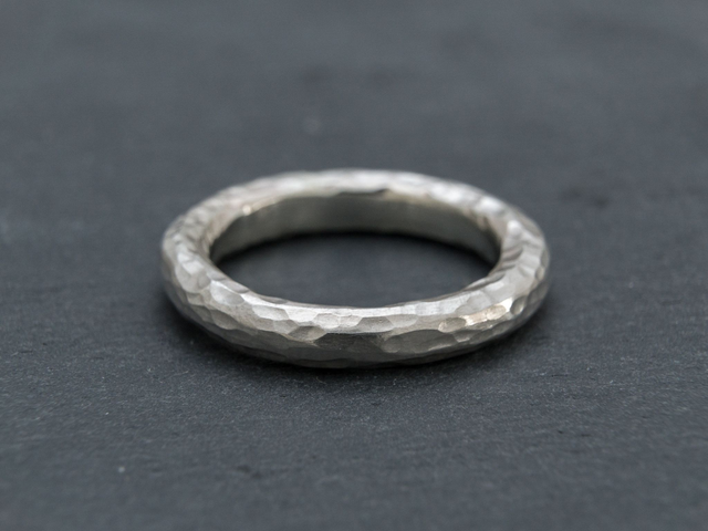 Silberring mit Hammerschlag 4 mm