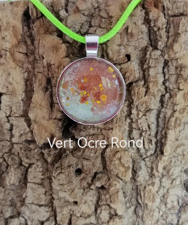 Collier RM09 Rond Mica Vert Ocre