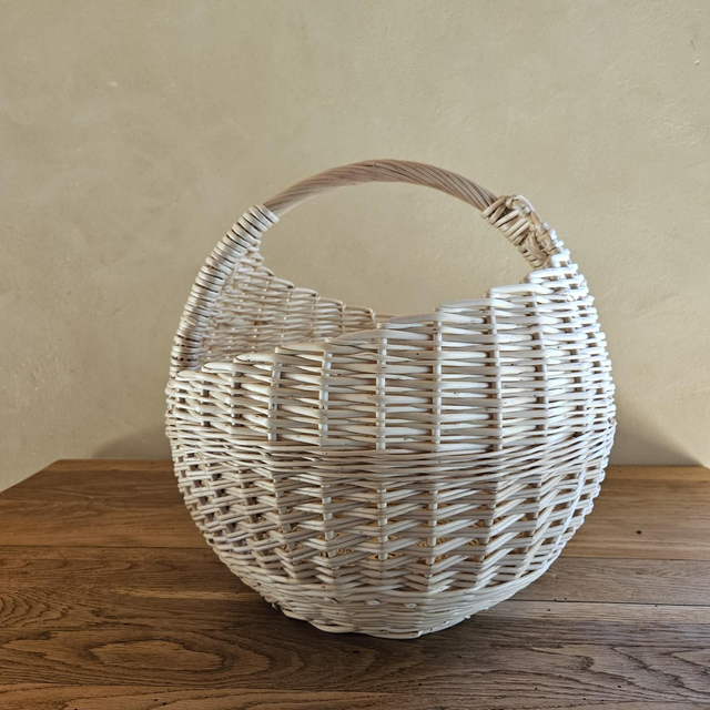 Panier boule en osier blanc