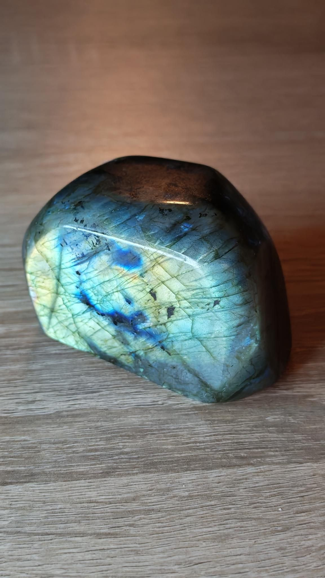 Labradorite polie 