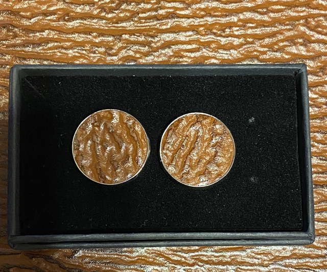 Bouton de manchettes, cuir de requin marron