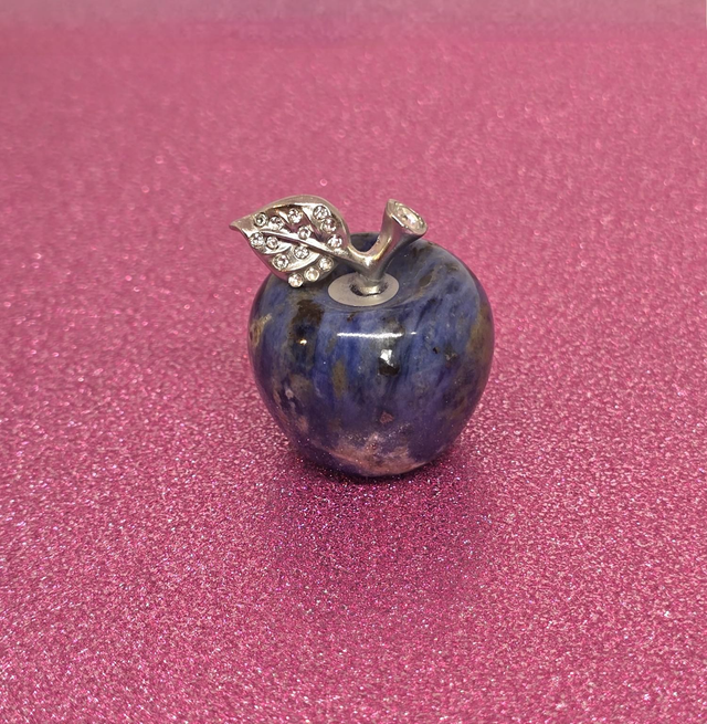 Sodalite en forme de pomme 