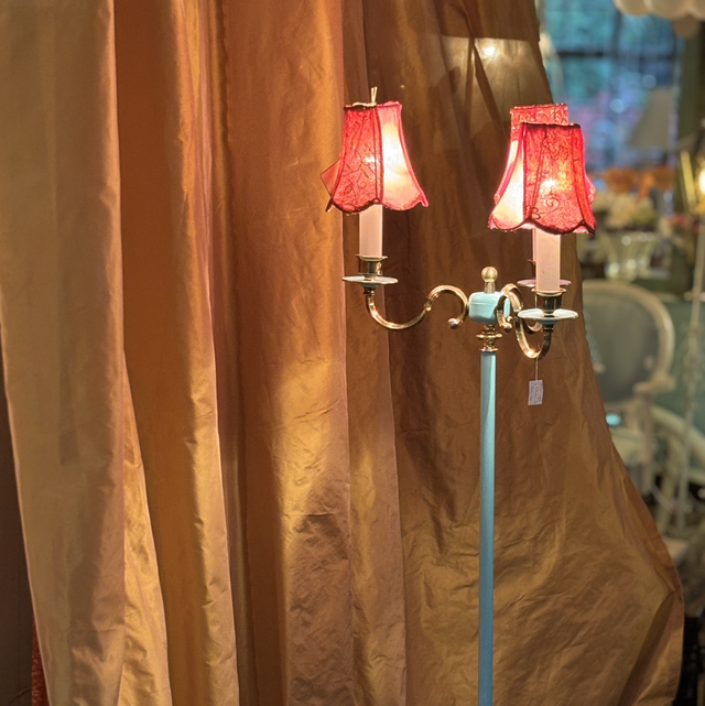 Stehleuchte aus Messing / Türkis mit roten Steckschirmwn 