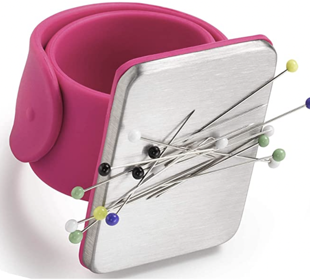 Magnetic wrist strap,1PCS Magnetic Silicone Wrist Strap,Magnetic Pincushion,Square Pin Cushion with Silicone Wrist Strap 