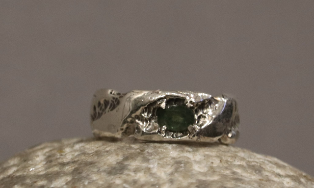 Nr.22    Ring silver  green stone 2626026