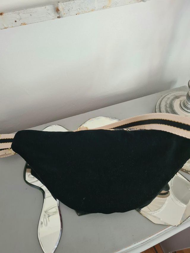 Banane "haute couture" en tissus upcylclés