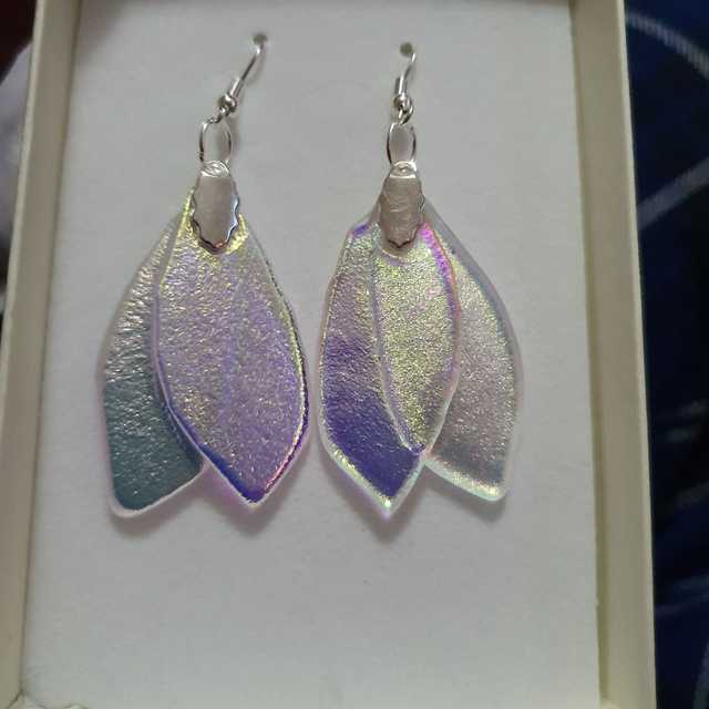 Fairy wing dangly / drop earrings e31