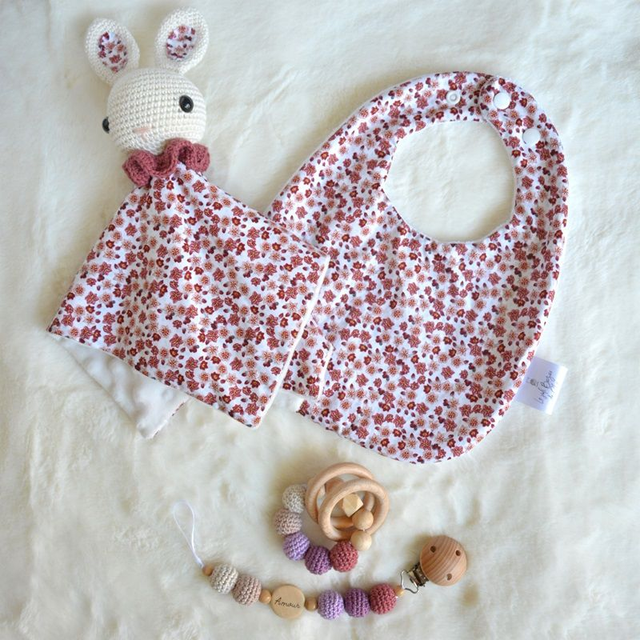 Coffret naissance "Bienvenue" motif fleuri rose