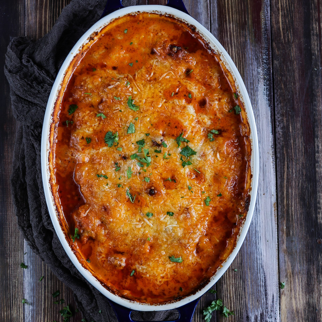 32 Gyros Überbacken in Haussauce mit geschmolzene käse überbacken Serviert mit Pommes frites,Tzatziki