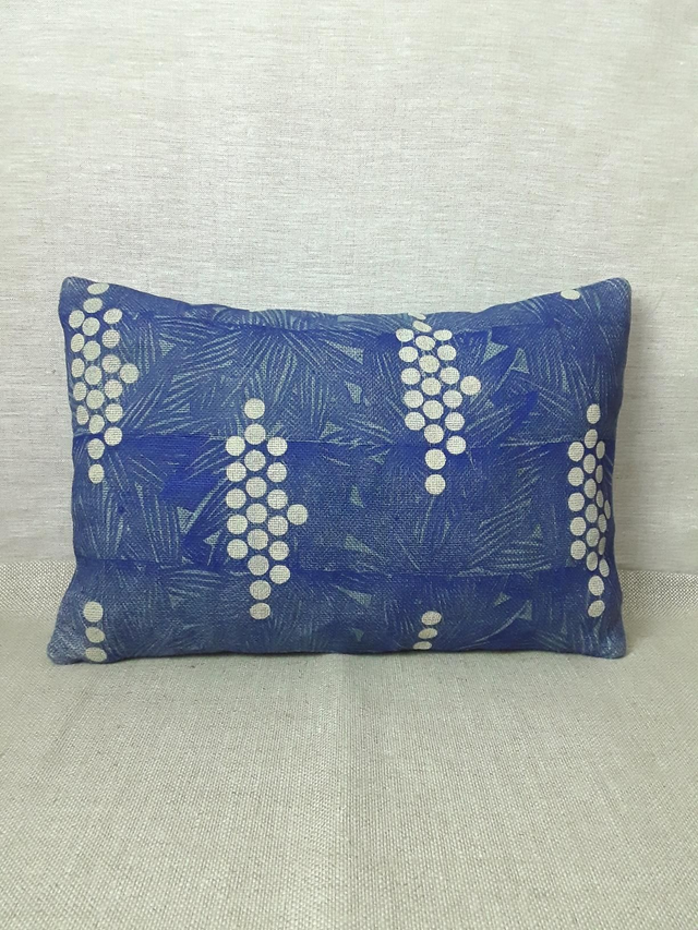 Coussin en lin teinté à l'indigo 