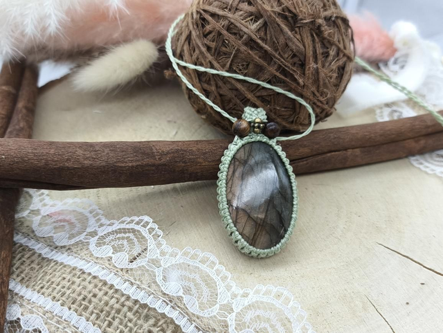 Collier labradorite orange perles bois robles