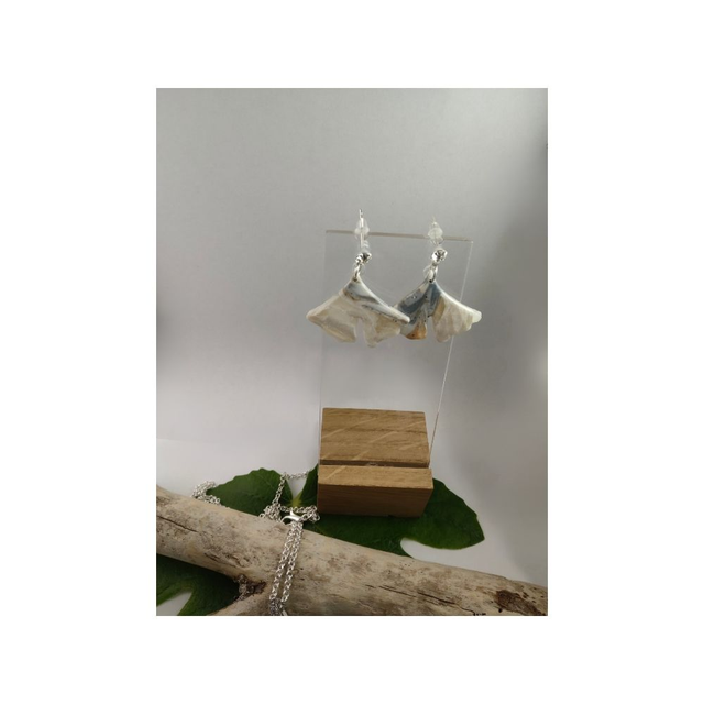 Boucles d&#039;oreilles faux granit ginkgo 