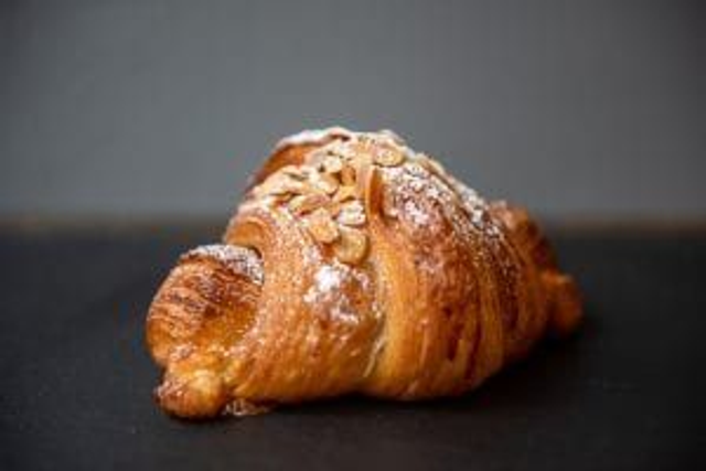 ALMOND CROISSANT