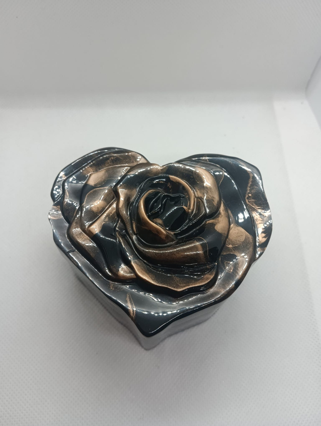 Boite coeur noir et or 