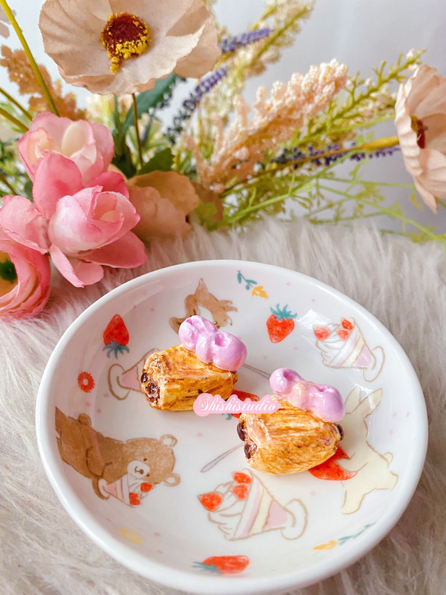 Miniature pain au chocolat chopsticks/brush rest