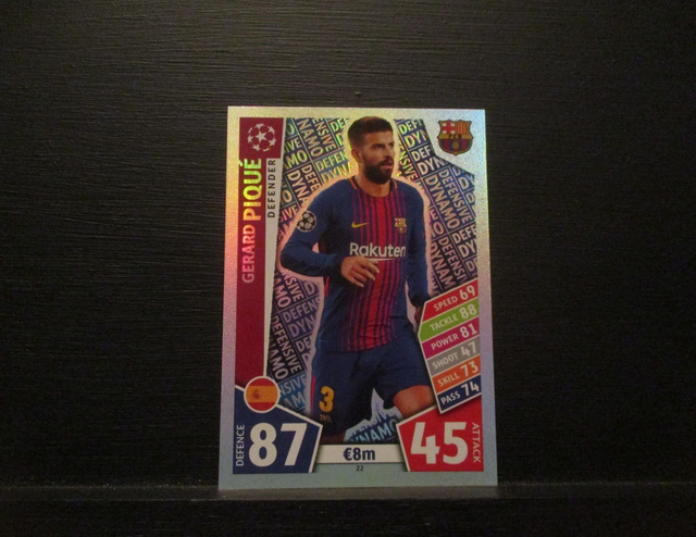 Gerard Pique - UEFA Champions League Match Attax 2017/18 Original Trading Card #22