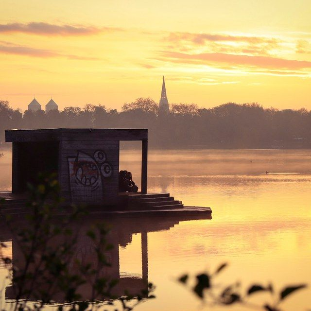Pier im goldenen Dunst