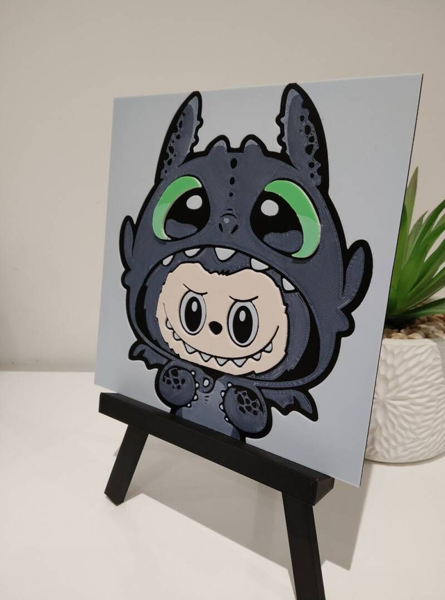 Labubu en costume Krokmou