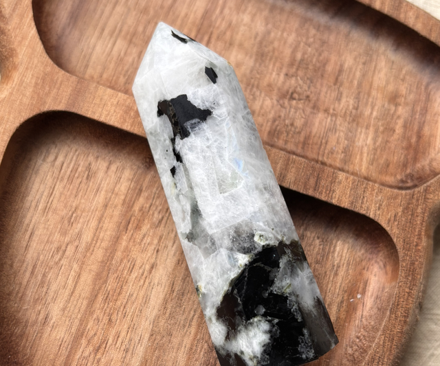 Madagascar Moonstone point (A)