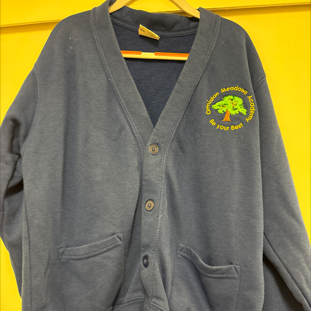 Cardigan age 9-10 years 