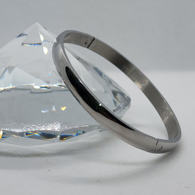 Bracelete Abaulado Click Liso em Aço Inoxidável