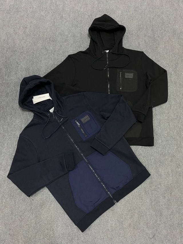 Calvin Klein jaka ar rāvējslēdzēju un kapuci