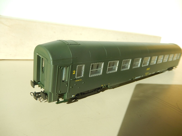 voiture UIC verte 2cl B9c9 Europolitrains 120241 H0