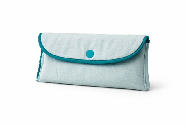 Pochette à lunettes nettoyante réversible modèle « Polka bleu » 