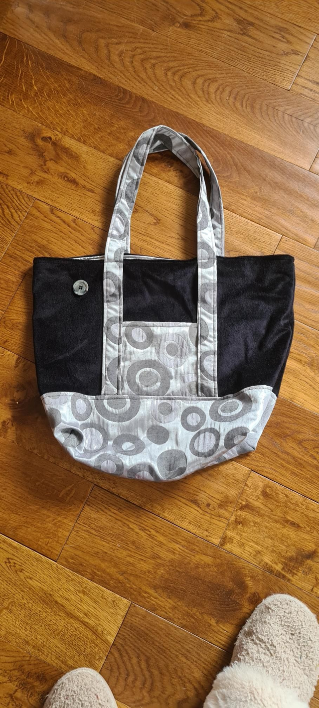 Black / Silver Circles &#039;Daffodil&#039; Beach Bag