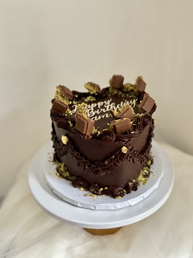 Dubai Kunafa chocolate Heart Cake