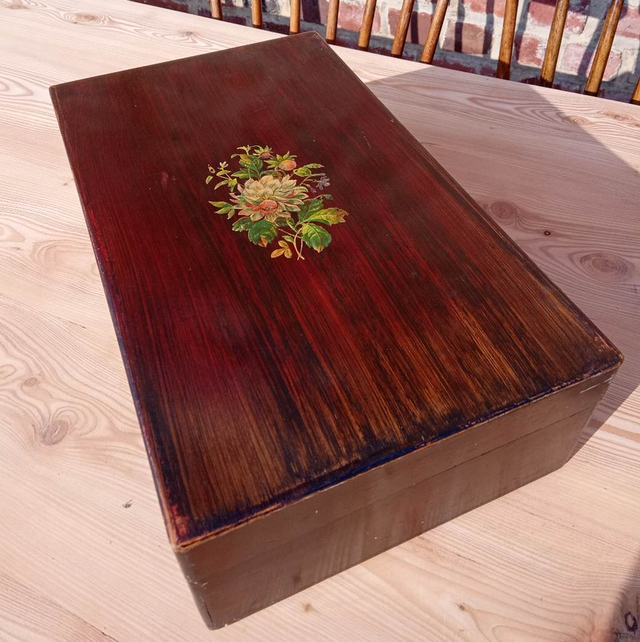 Coffret en bois avec dessin