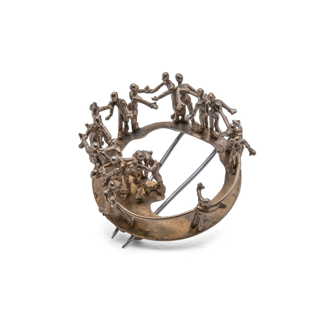 Riabbracciarsi Brooch