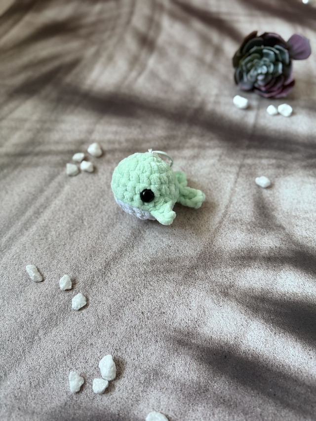 Porte-clés baleine vert d’eau pastel
