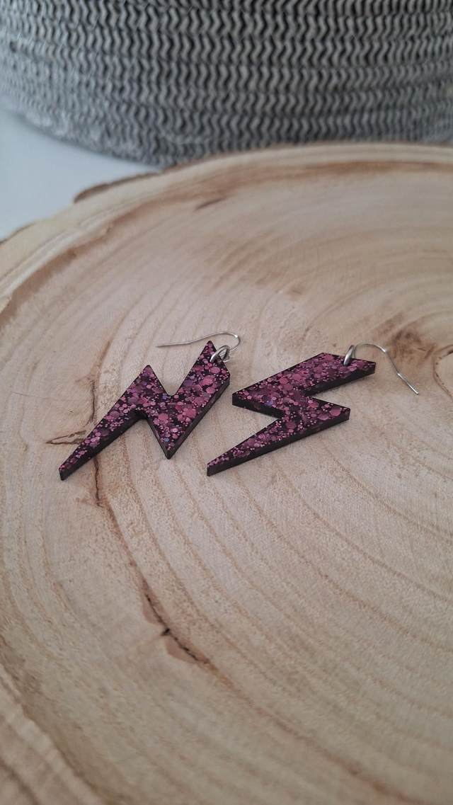 Boucles d'oreilles éclairs noir et paillettes roses